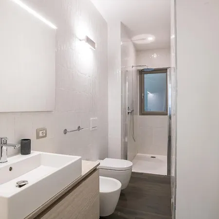 Appartement Palazzo La Cortesella - Modern Design & Location Como