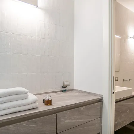 Appartement Palazzo La Cortesella - Modern Design & Location Como