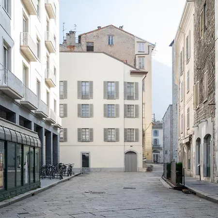 Palazzo La Cortesella - Modern Design & Location شقة *