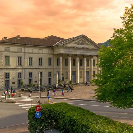 Palazzo La Cortesella - Modern Design & Location شقة *