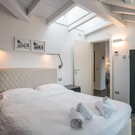 Palazzo La Cortesella - Modern Design & Location شقة كومو