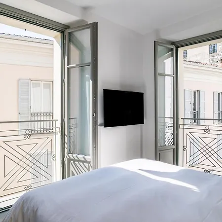 Palazzo La Cortesella - Modern Design & Location شقة
