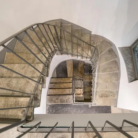 شقة Palazzo La Cortesella - Modern Design & Location *