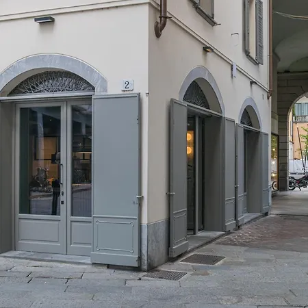 Palazzo La Cortesella - Modern Design & Location شقة كومو