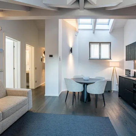 شقة Palazzo La Cortesella - Modern Design & Location *
