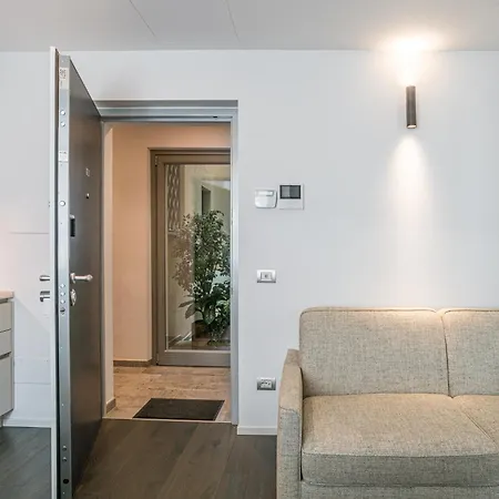Palazzo La Cortesella - Modern Design & Location شقة *