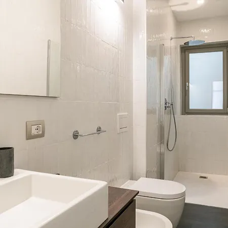 شقة Palazzo La Cortesella - Modern Design & Location *