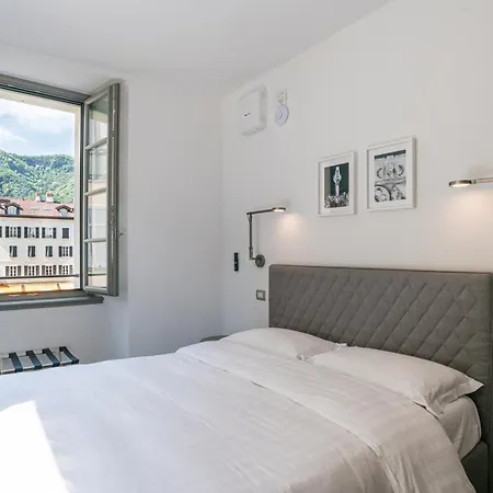 Palazzo La Cortesella - Modern Design & Location شقة كومو