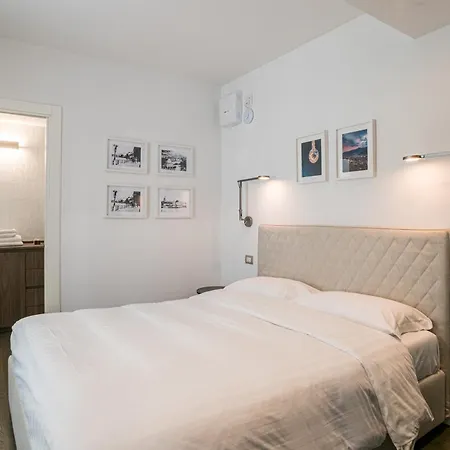 شقة Palazzo La Cortesella - Modern Design & Location *