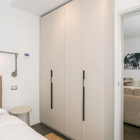 Palazzo La Cortesella - Modern Design & Location شقة