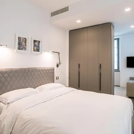 Palazzo La Cortesella - Modern Design & Location شقة *