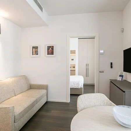 شقة Palazzo La Cortesella - Modern Design & Location *