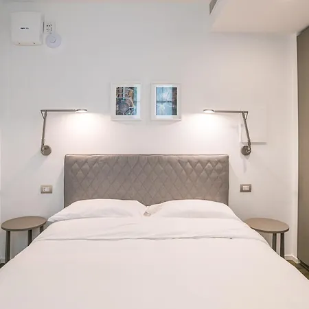 Palazzo La Cortesella - Modern Design & Location شقة كومو