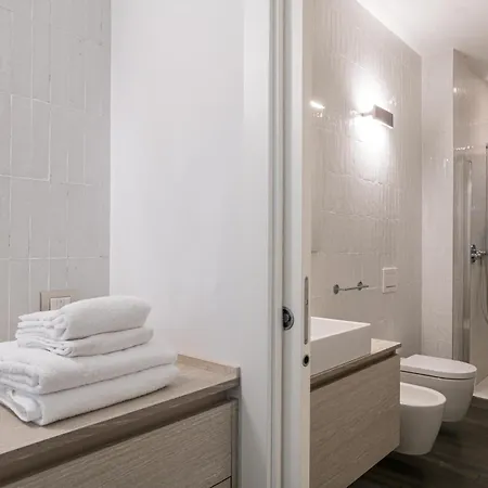 شقة Palazzo La Cortesella - Modern Design & Location *