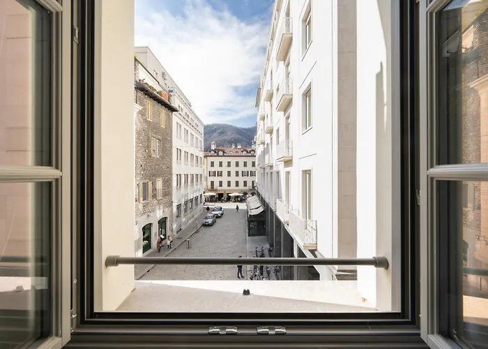 Palazzo La Cortesella - Modern Design&central Location Appartamento *