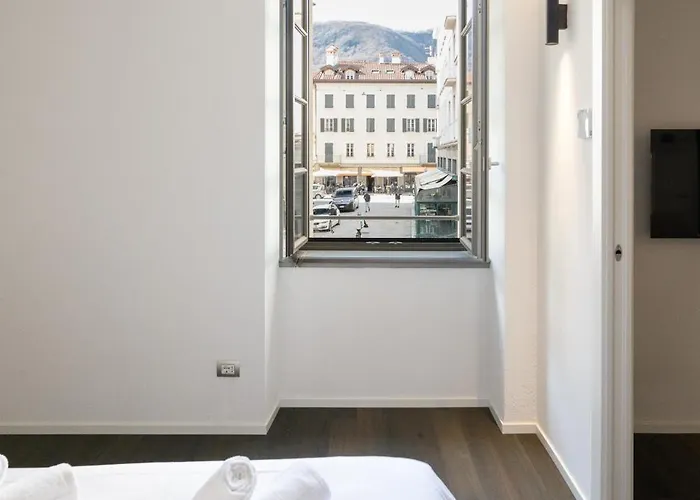 Palazzo La Cortesella - Modern Design&central Location Côme