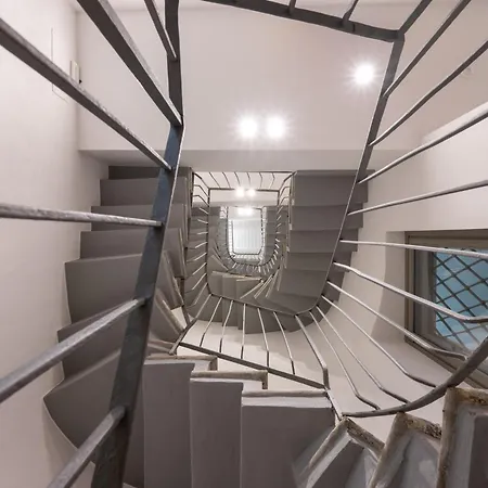 Apartment Palazzo La Cortesella - Modern Design & Location