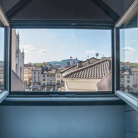 Apartment Palazzo La Cortesella - Modern Design & Location