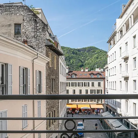 Apartment Palazzo La Cortesella - Modern Design & Location